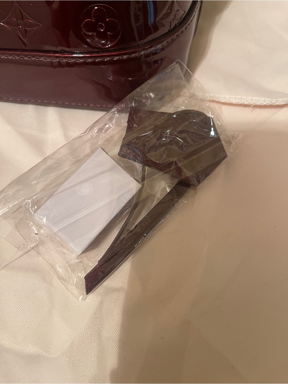 FAUX Louis Vuitton Alma BB Vernis Patent Satchel in Deep Red! - Picture 4 of 14